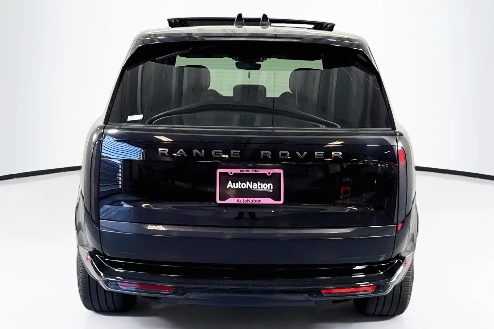 Used 2025 Santorini Black Metallic Land Rover SE image 6
