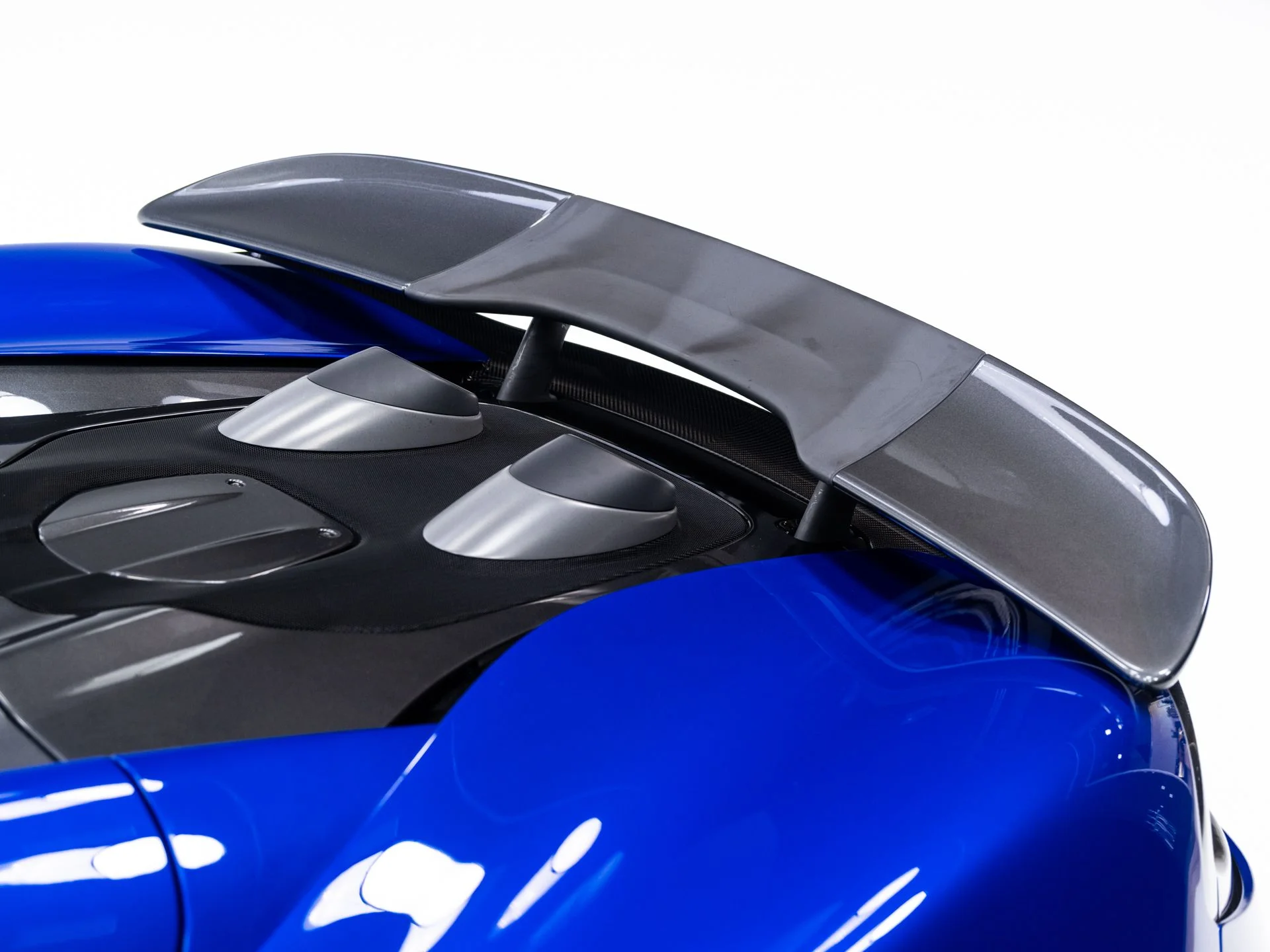 Used 2020 Burton Blue McLaren Spider image 59
