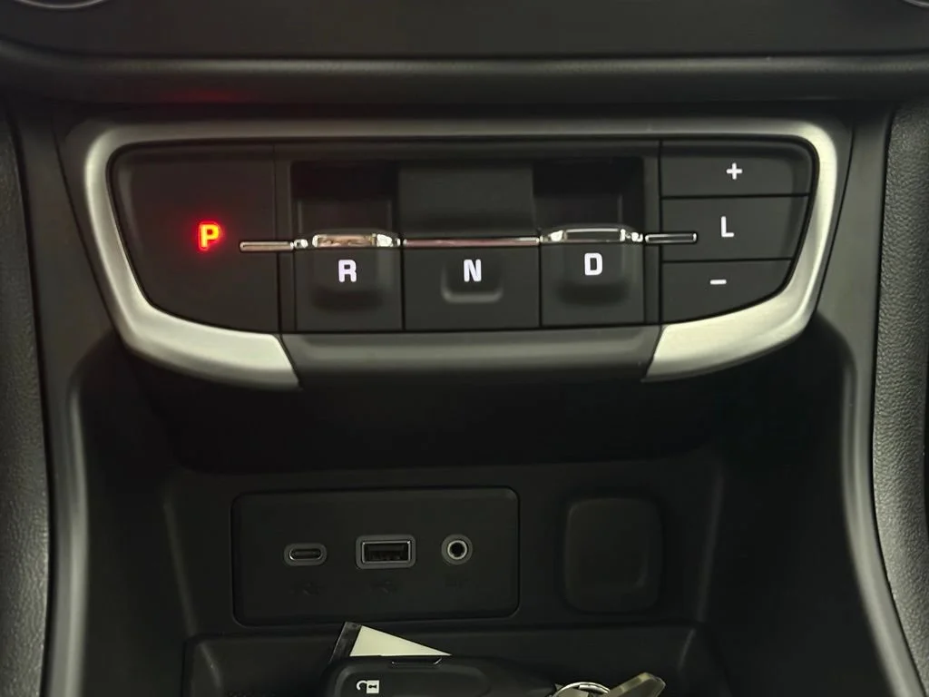 Used 2023 Summit White GMC SLE image 25