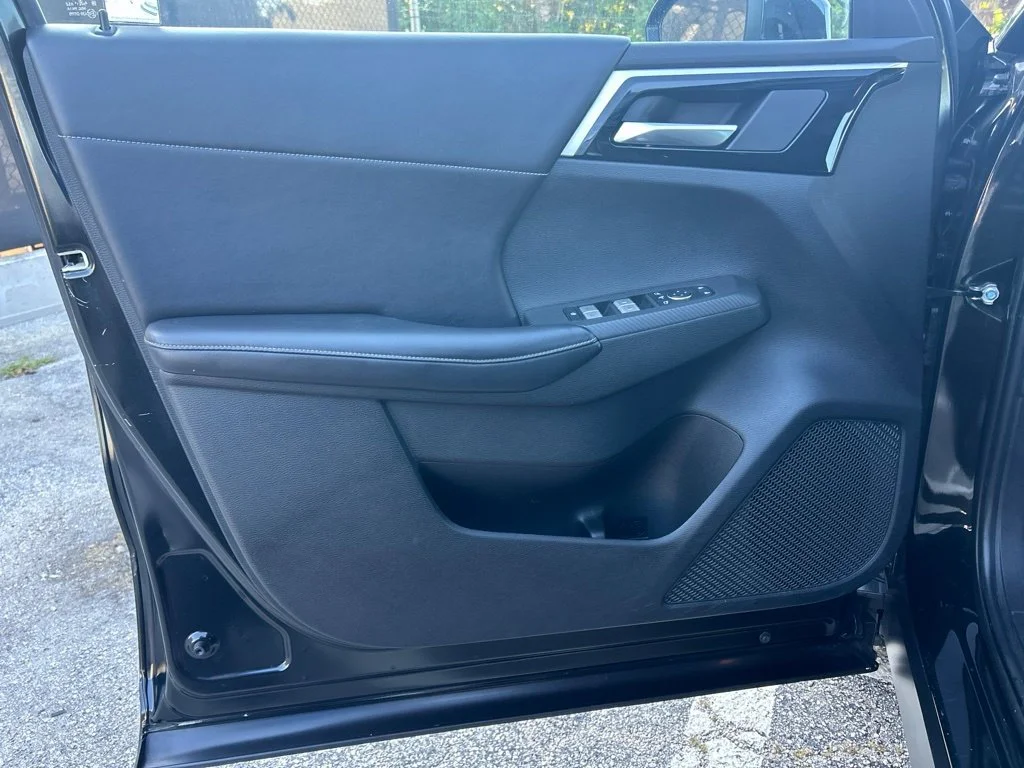 Used 2023 Black Mitsubishi SE image 33