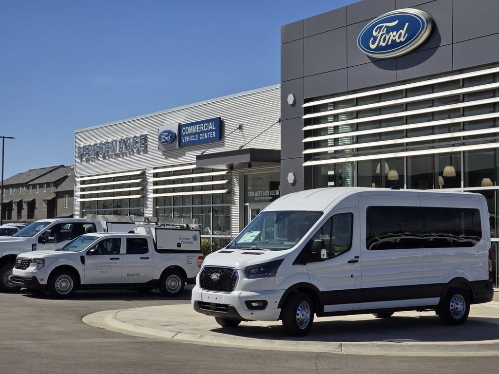 New 2026 Oxford White Ford XLT image 3