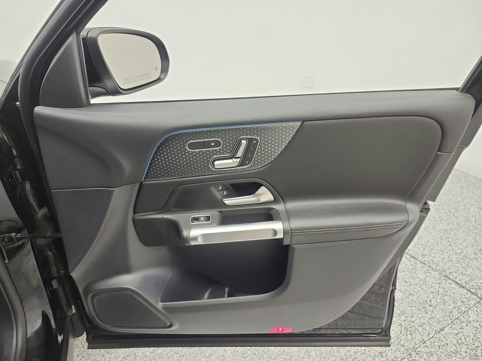 Used 2024 Night Black Mercedes-Benz GLB 250 SUV image 20
