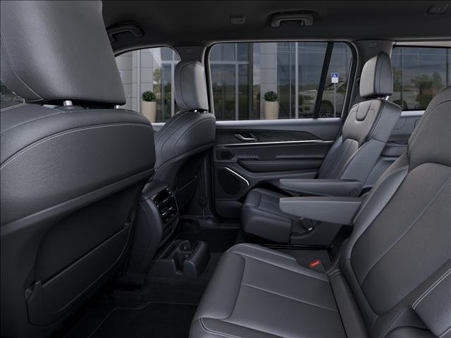 New 2026 Diamond Black Crystal Pearl-Coat Exterior Paint Jeep Limited 4x4 image 23