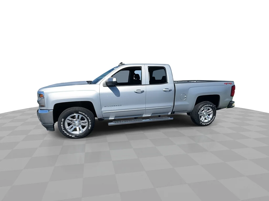 Used 2018 Silver Ice Metallic Chevrolet LT image 6
