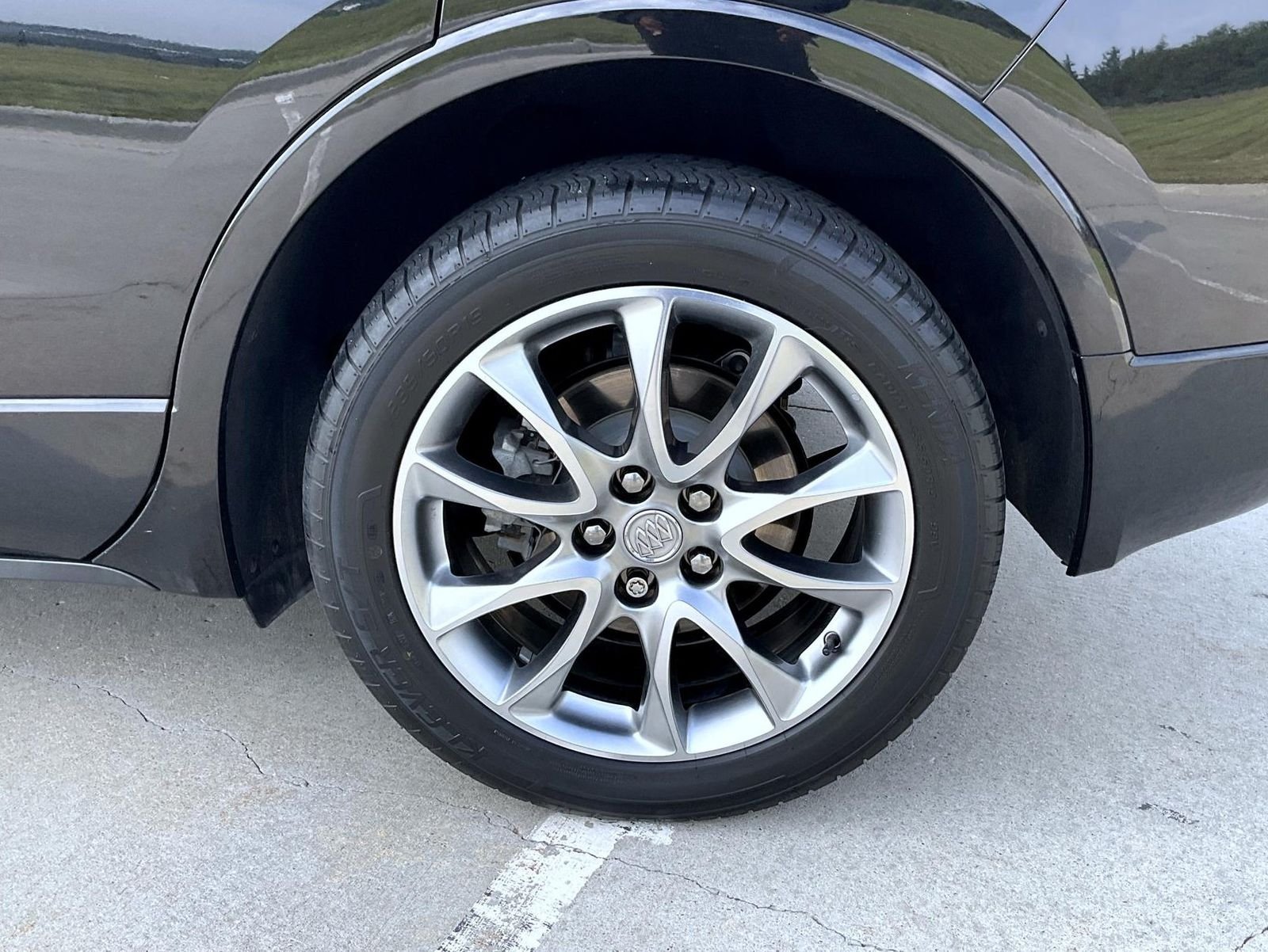 Used 2020 Black Buick Essence image 22