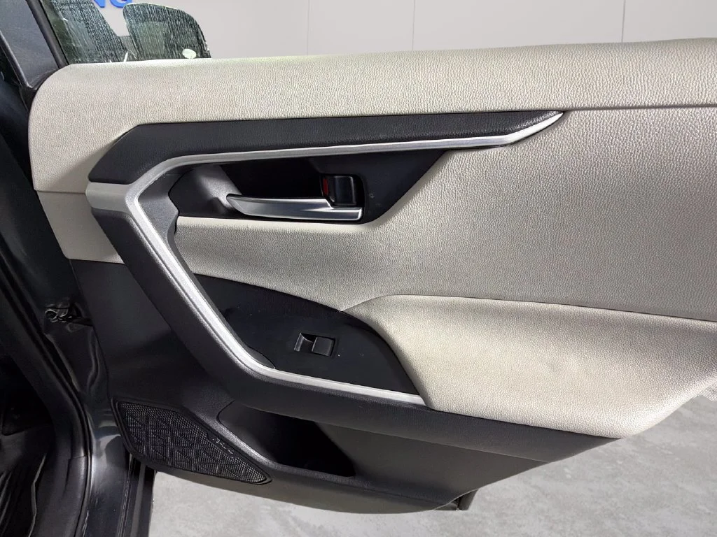 2020 Toyota RAV4 XLE Premium - Photo 34
