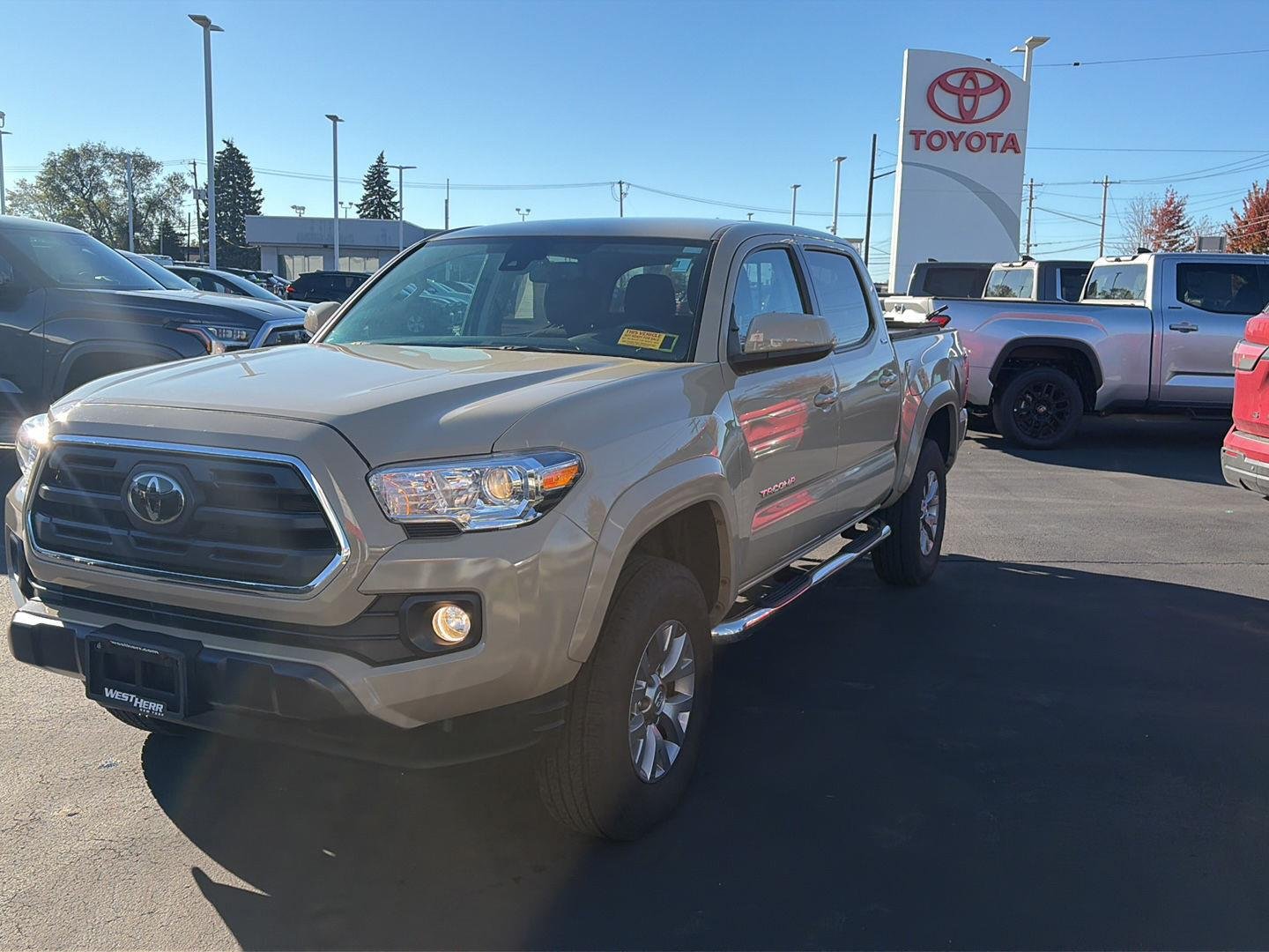 Used 2019 Quicksand Toyota SR5 V6 image 7