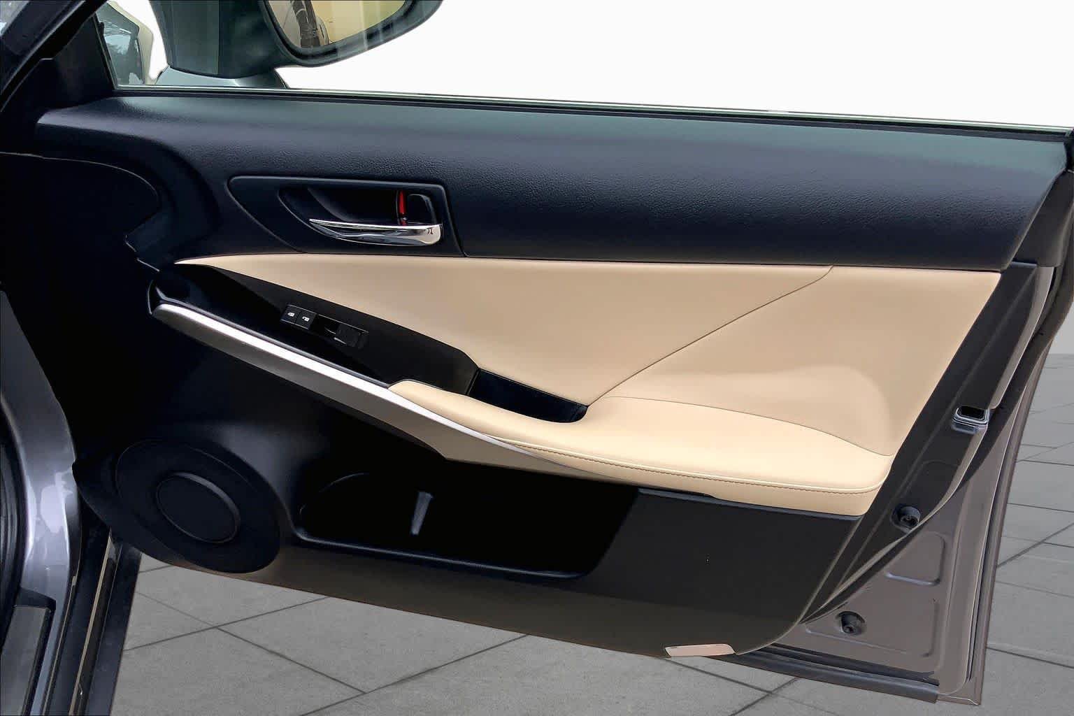 Used 2014 Nebula Gray Pearl Lexus  image 23