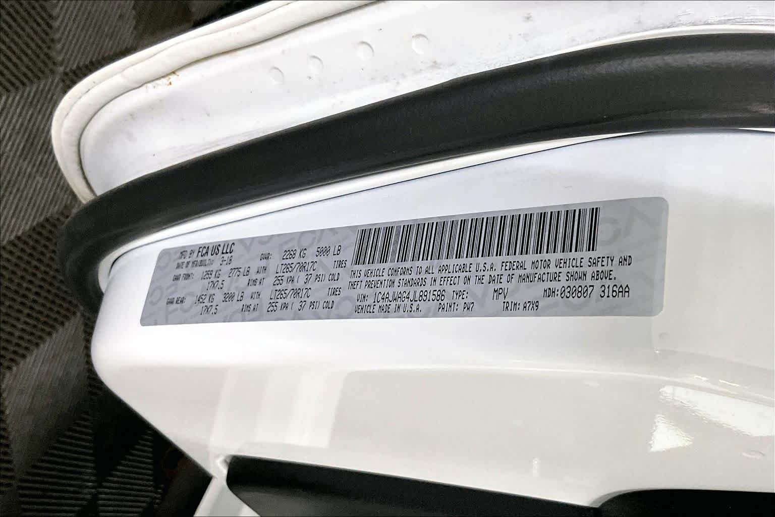 Used 2018 Bright White Clearcoat Jeep Sport S image 31
