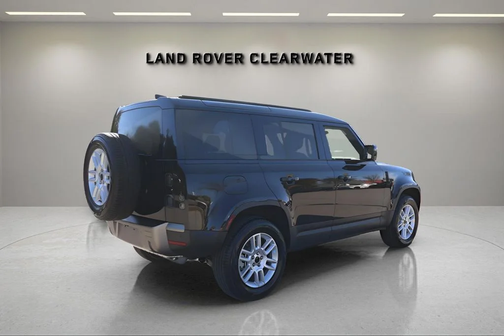 New 2026 Santorini Black Land Rover S image 5