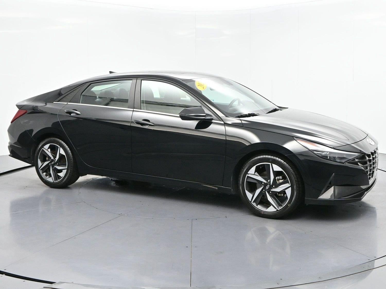 Used 2021 Phantom Black Hyundai Limited image 4