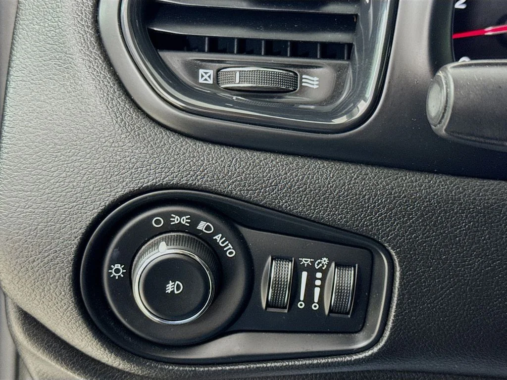 Used 2016 Jetset Blue Jeep Trailhawk image 12