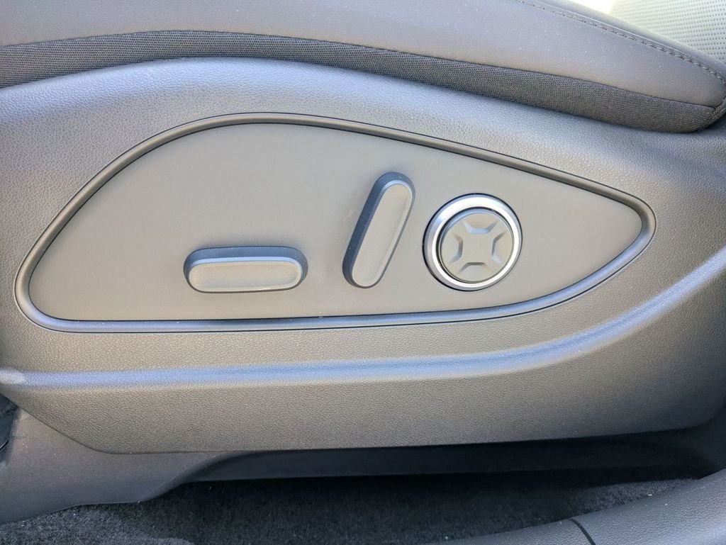 New 2026 White Hyundai SEL Premium image 14
