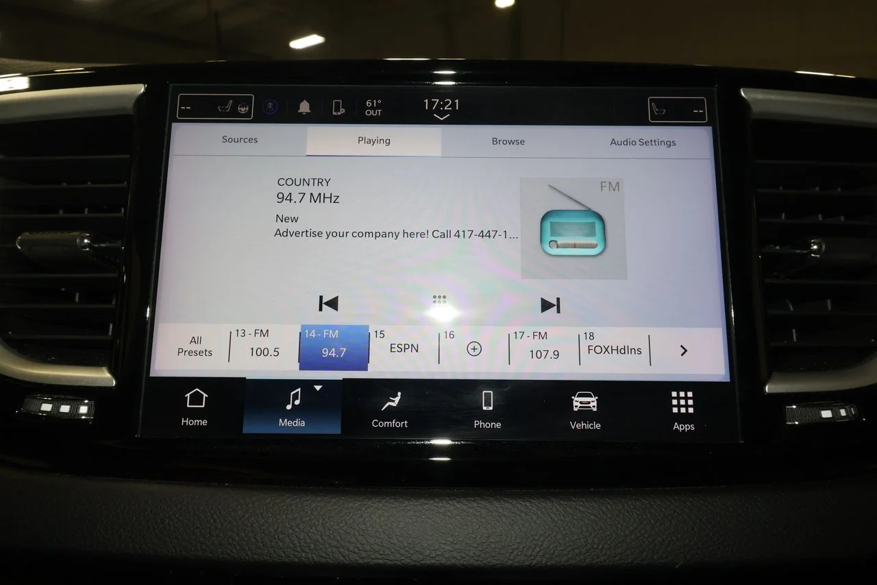 2024 Chrysler Pacifica Touring L - Photo 12