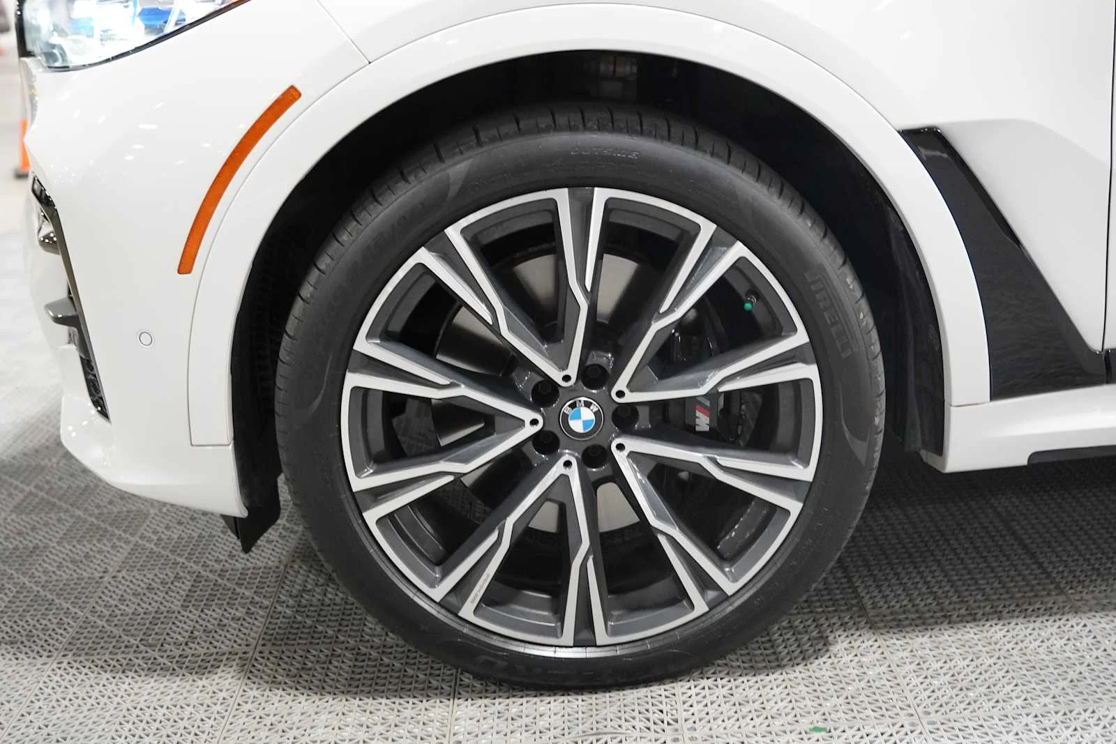 Used 2022 Mineral White Metallic BMW M50i image 6