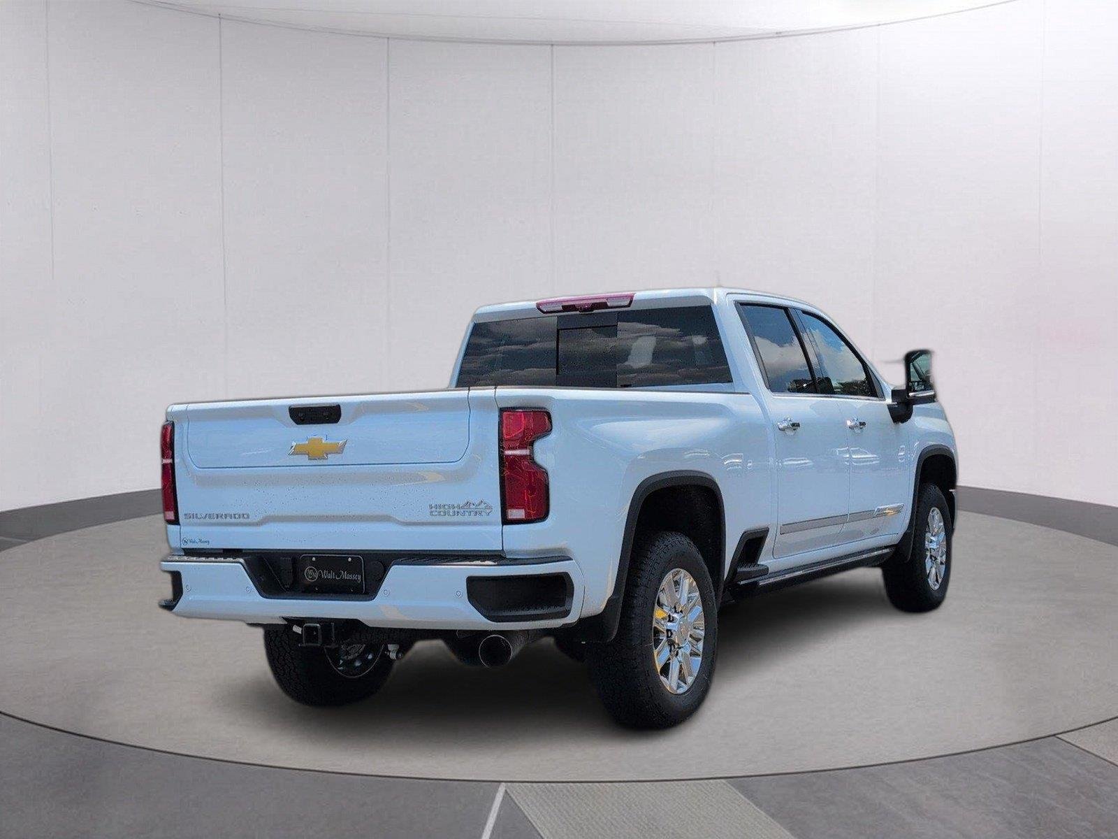 New 2026 Polar White Tricoat Chevrolet High Country image 6
