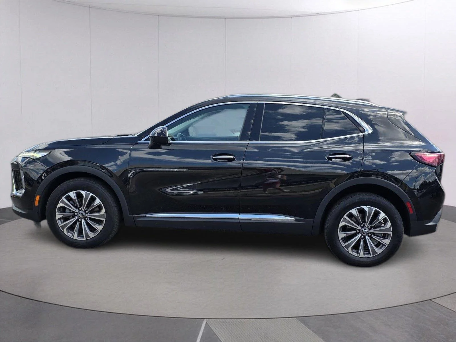 Used 2024 Ebony Twilight Metallic Buick Preferred image 8
