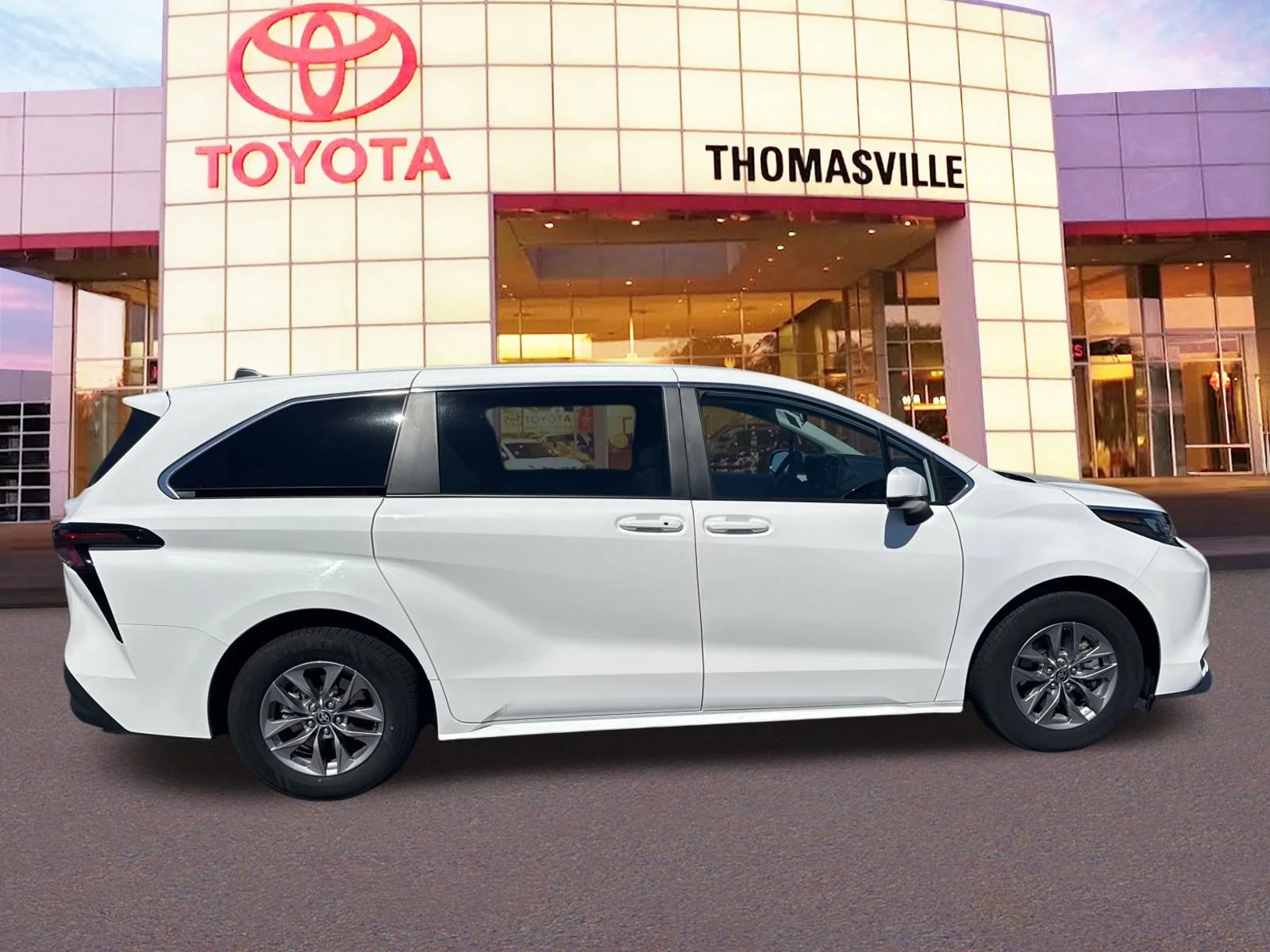 Used 2024  Toyota  image 4