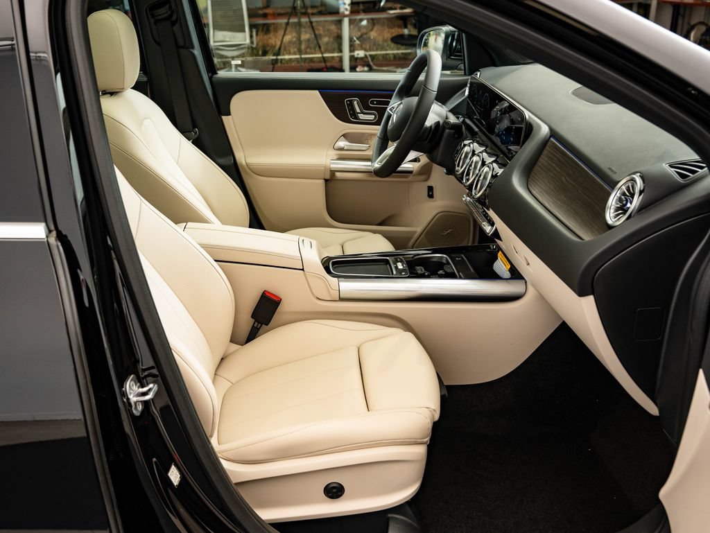 New 2026 Cosmos Black Metallic Mercedes-Benz GLA 250 image 25