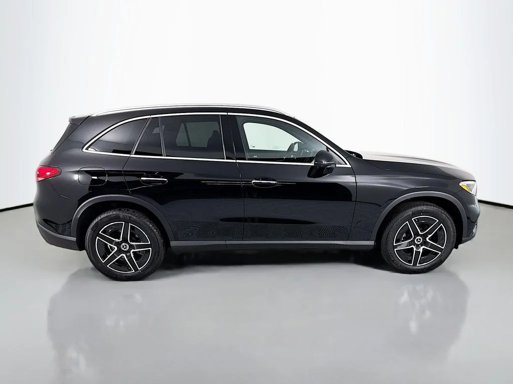 New 2026 Black Mercedes-Benz GLC 300 image 8