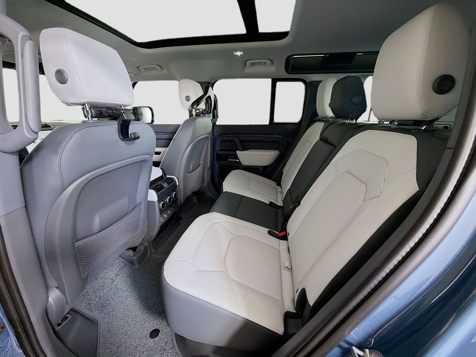 New 2026 Tasman Blue Land Rover X-Dynamic SE image 27