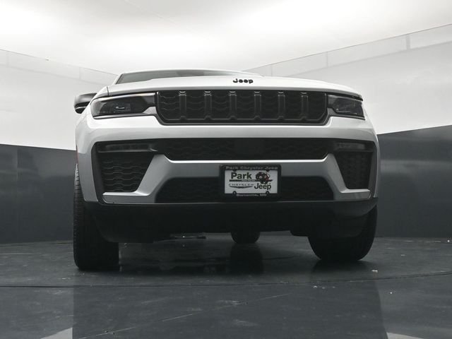 New 2026 Silver Zynith Exterior Paint Jeep Limited image 19