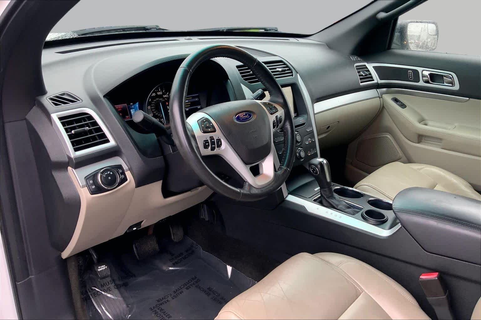 Used 2012 White Platinum Metallic Tri-coat Ford XLT image 16