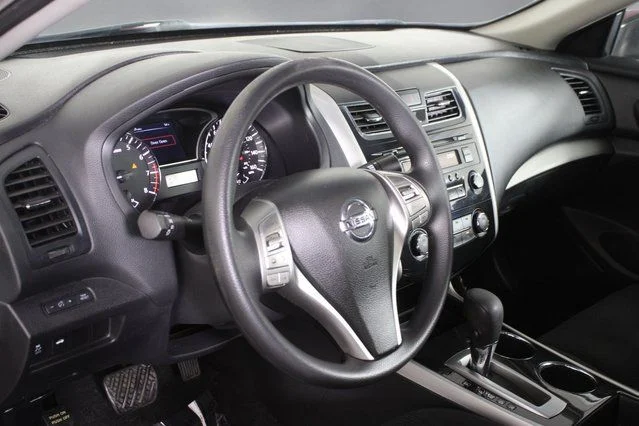 Used 2014 Red Nissan 2.5 S image 4