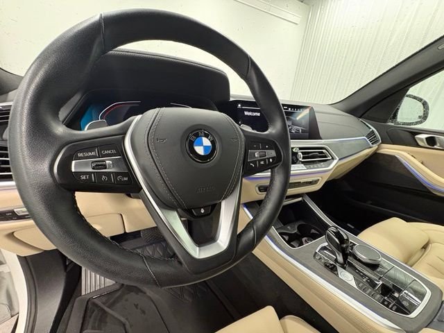 Used 2022 White BMW xDrive40i image 23