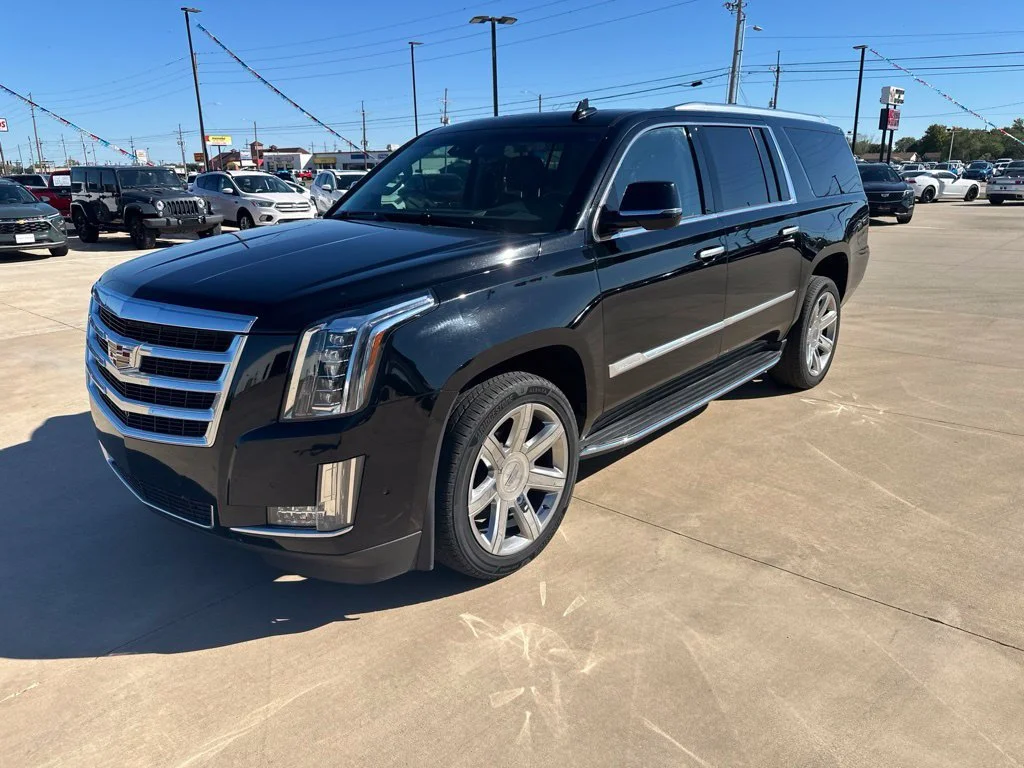 Used 2018 BLACK RAVEN Cadillac Luxury image 28