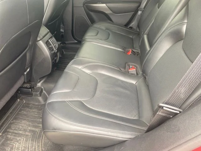 Used 2020 Velvet Red Pearlcoat Jeep Limited image 11