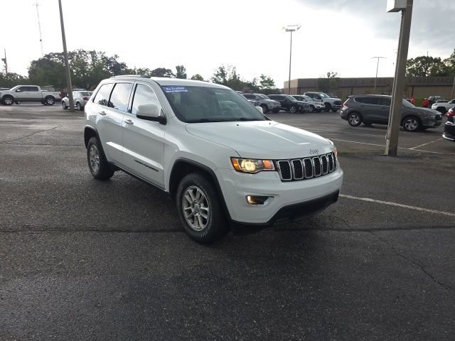 Used 2018 White/off-white Jeep Laredo E image 1