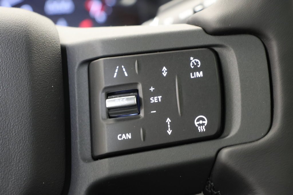 New 2026 Woolstone Green Land Rover X-Dynamic SE image 19