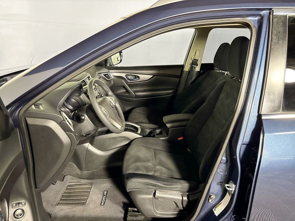 Used 2016 Blue Nissan S image 11