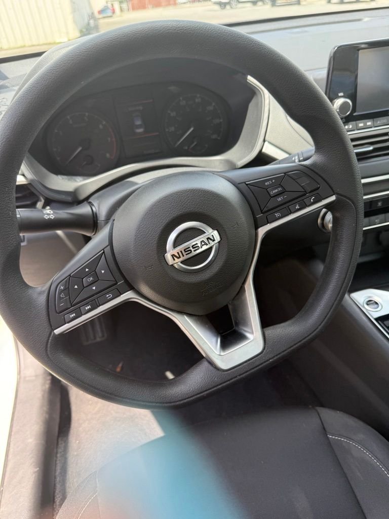 Used 2022 Glacier White Nissan 2.5 S image 10