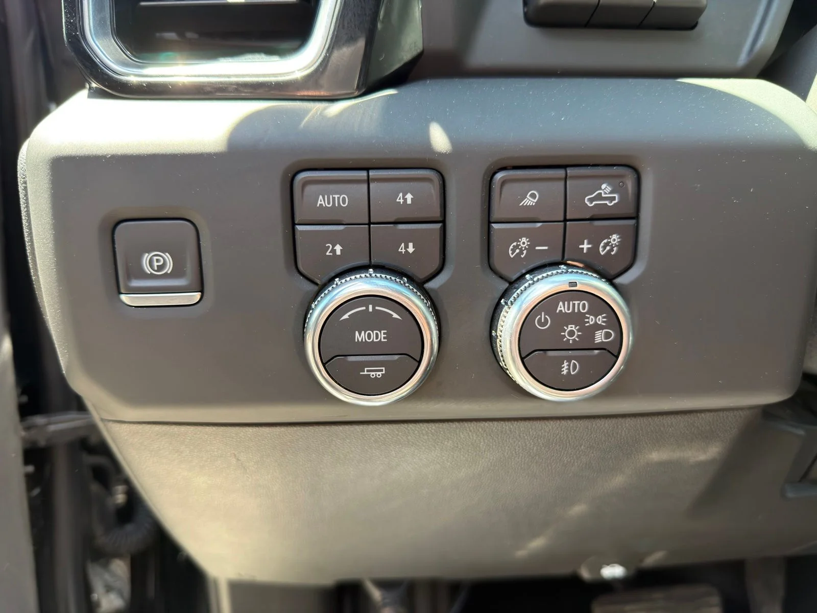 Used 2025 Black GMC Denali Ultimate image 17
