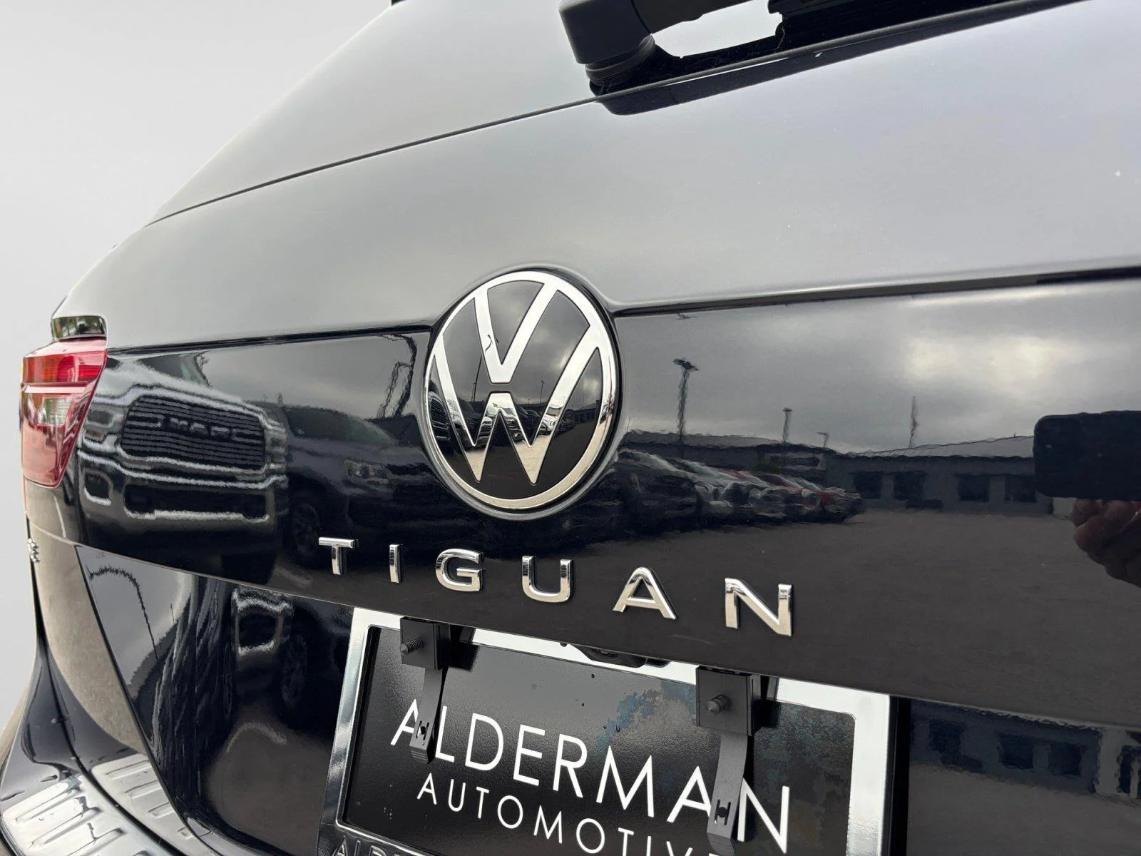 2023 Volkswagen Tiguan SE - Photo 57