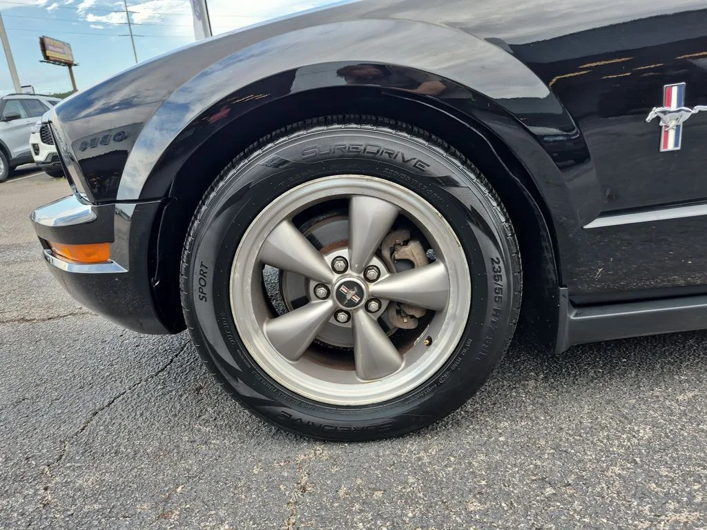 Used 2006 Black Ford V6 image 7