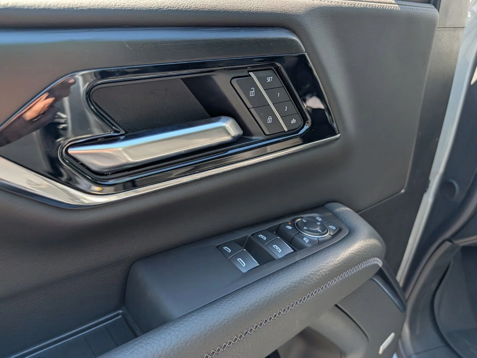 2026 GMC Yukon Denali - Photo 31