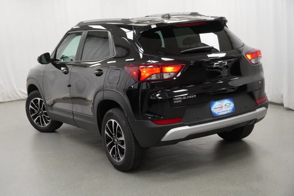 New 2026 Mosaic Black Metallic Chevrolet LT image 15