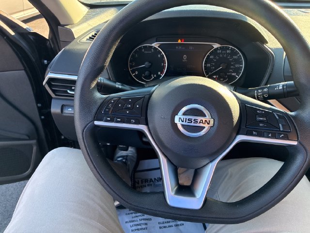 Used 2022 Black Nissan 2.5 SV image 13