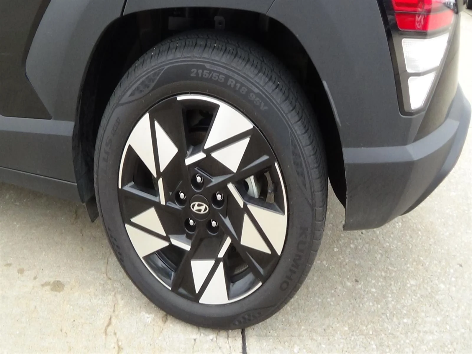 Used 2025 Abyss Black Pearl (a2b) Hyundai SEL image 9
