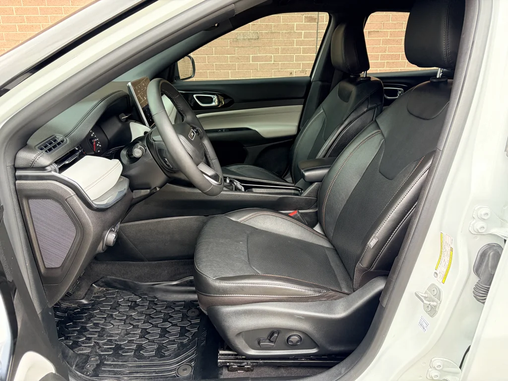 Used 2023 Bright White Clearcoat Jeep Limited image 11