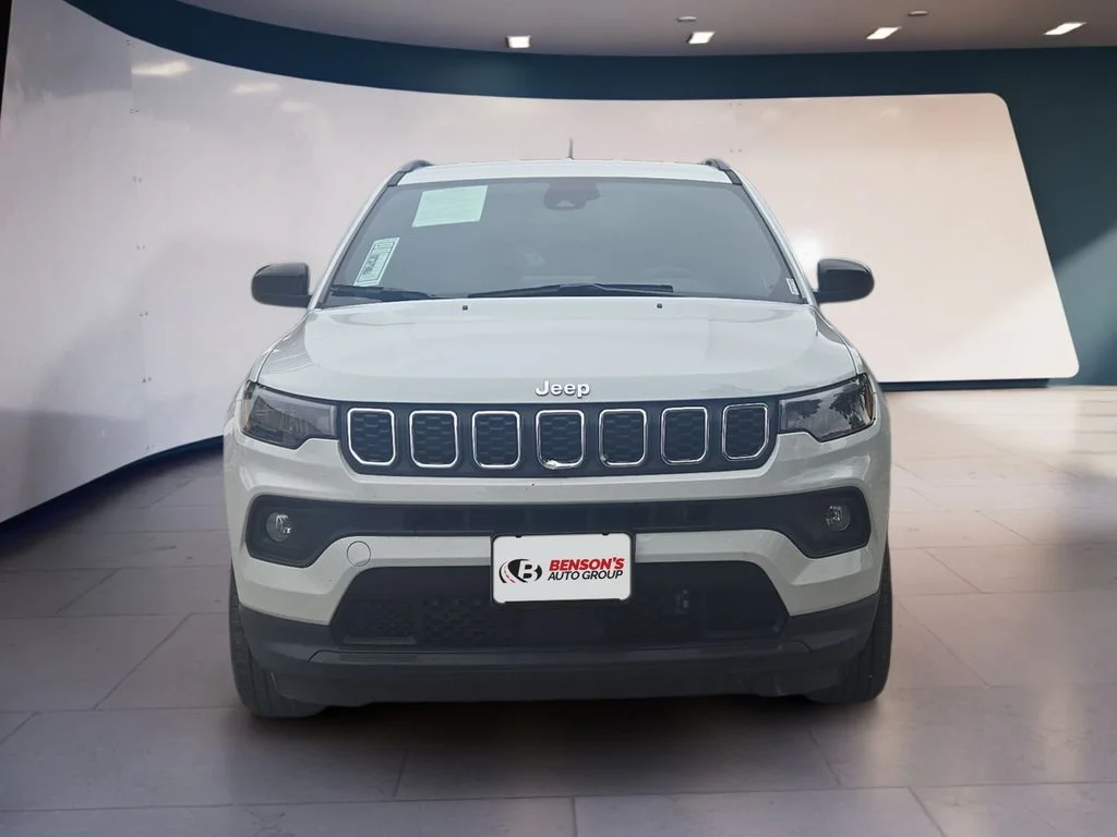 Used 2026 White Jeep Latitude image 8