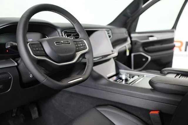 New 2026 Baltic-Gray Metallic Clear-Coat Exterior Paint Jeep Limited Altitude image 12