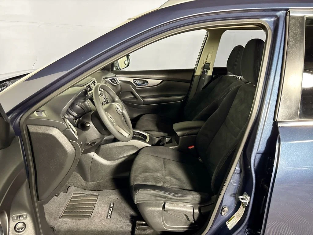 Used 2016 Blue Nissan S image 11