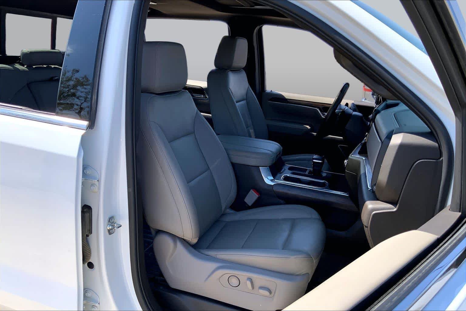 Used 2025 Summit White GMC SLT image 9