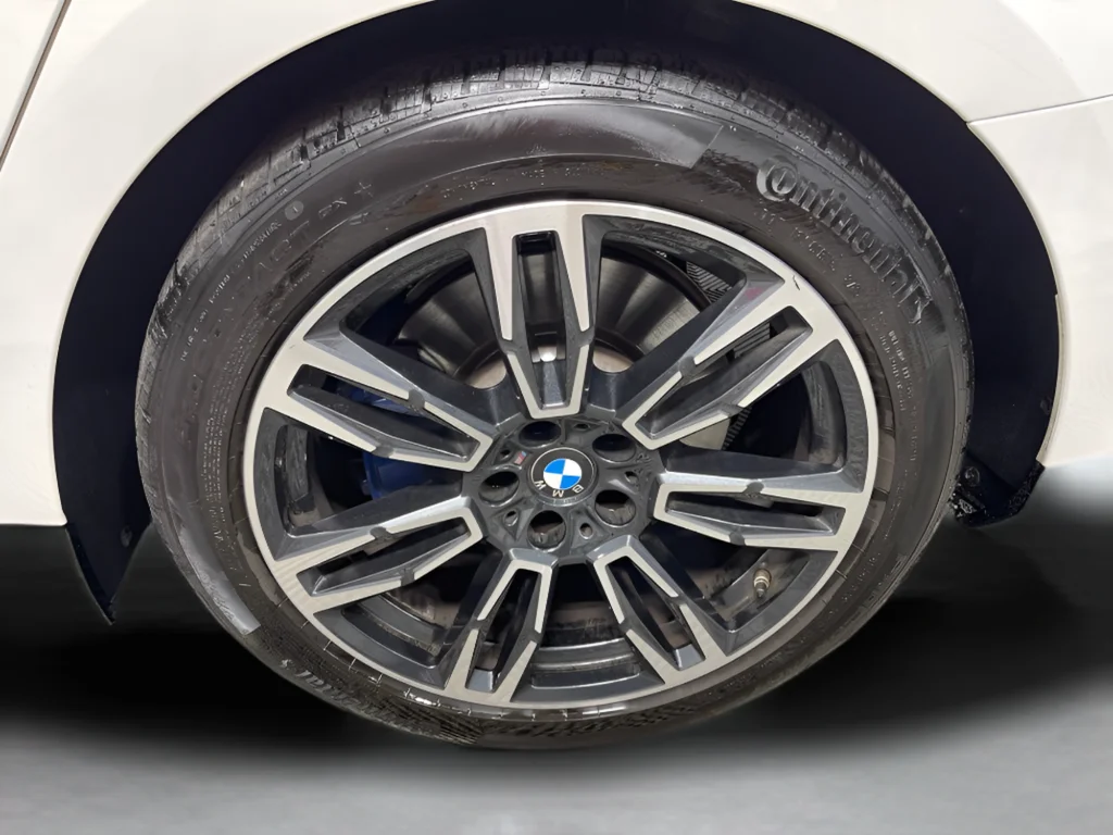 Used 2026 Alpine White BMW 530i xDrive Premium image 36