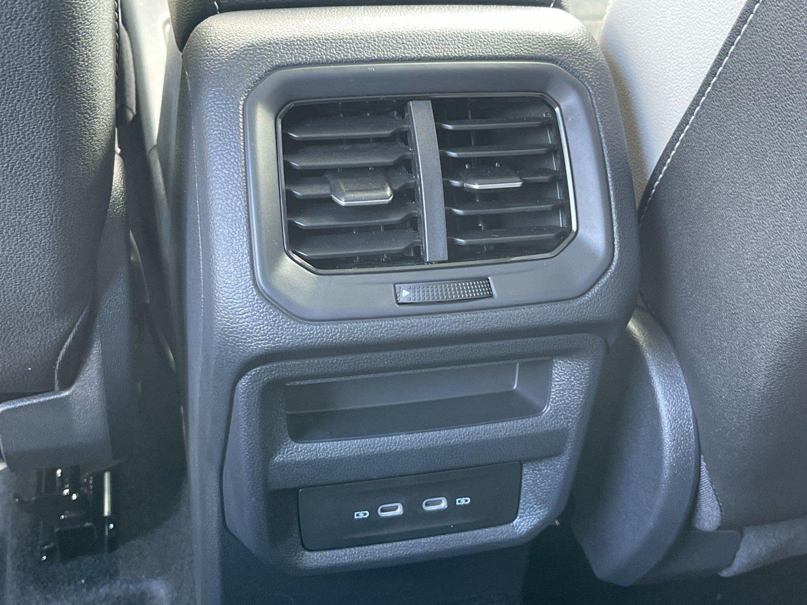 New 2026  Volkswagen SE image 33