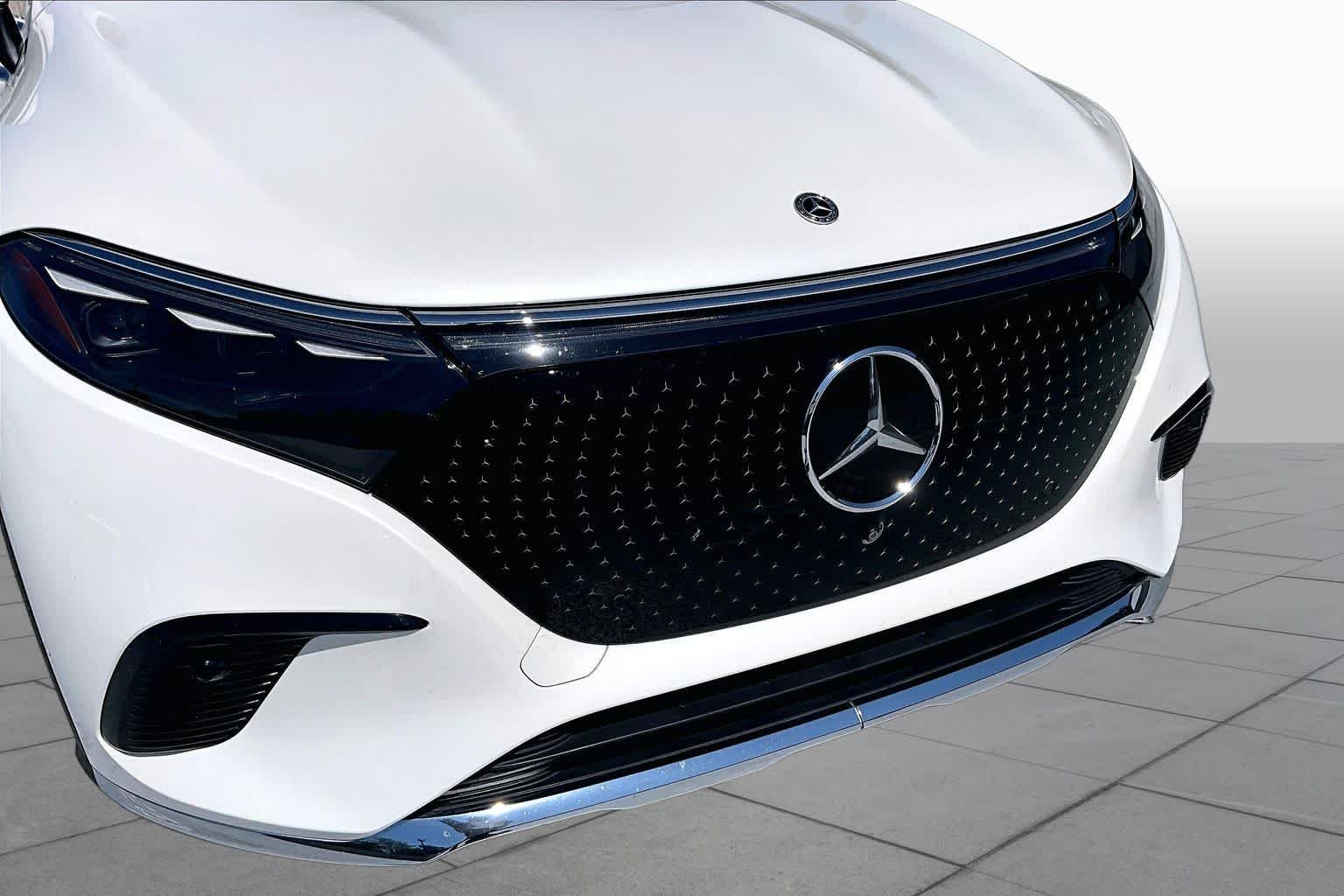 Used 2023 MANUFAKTUR Diamond White Mercedes-Benz EQS 450+ image 28